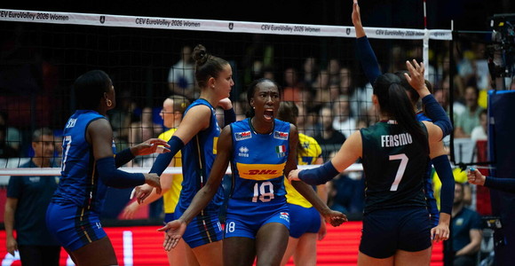 L'Italia festeggia la qualificazione alla semifinale degli Europei femminili 2026