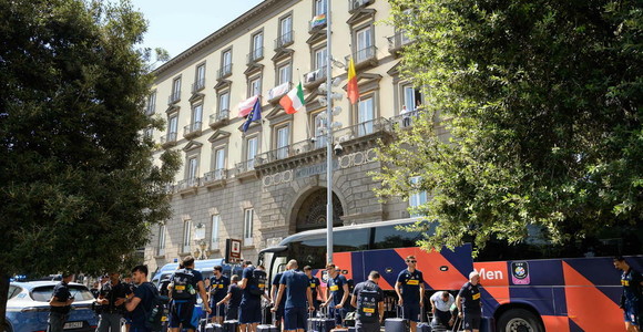 L'arrivo della Nazionale maschile a Napoli per EuroVolley 2026 L'arrivo della Nazionale maschile a Napoli per EuroVolley 2026