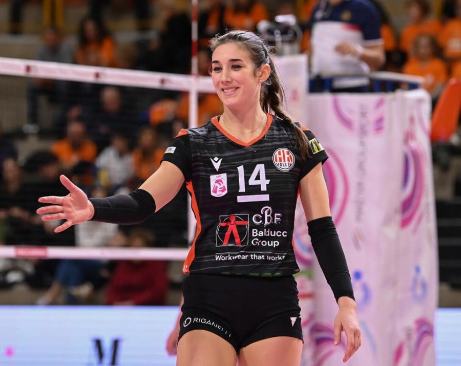 Macerata: Confermata la schiacciatrice Alessia Fiesoli Macerata: Confermata la schiacciatrice Alessia Fiesoli