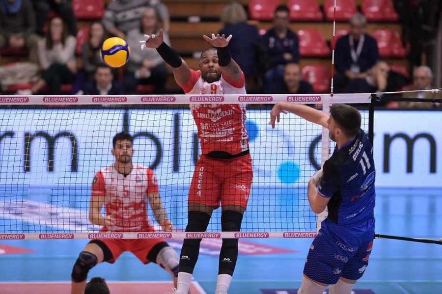 Superlega: Piacenza supera Cisterna 3-0 e torna ai piani alti. Pontini a rischio Coppa Italia