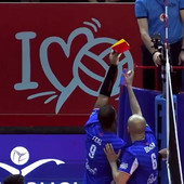 Turchia: Leal ne combina un'altra... Espulso toglie i cartellini all'arbitro - VIDEO COMPLETO