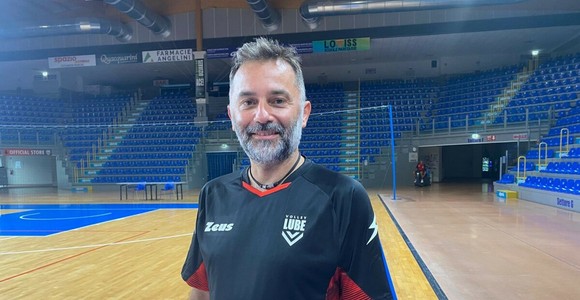 Francesco Oleni durante la preparazione della Cucine Lube Civitanova Francesco Oleni durante la preparazione della Cucine Lube Civitanova
