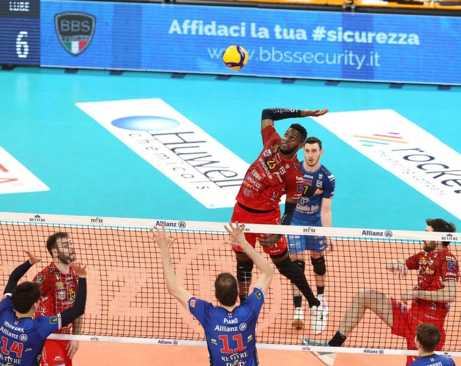 Superlega: Civitanova si ricuce lo scudetto... Da 0-2 a 3-2 a Milano