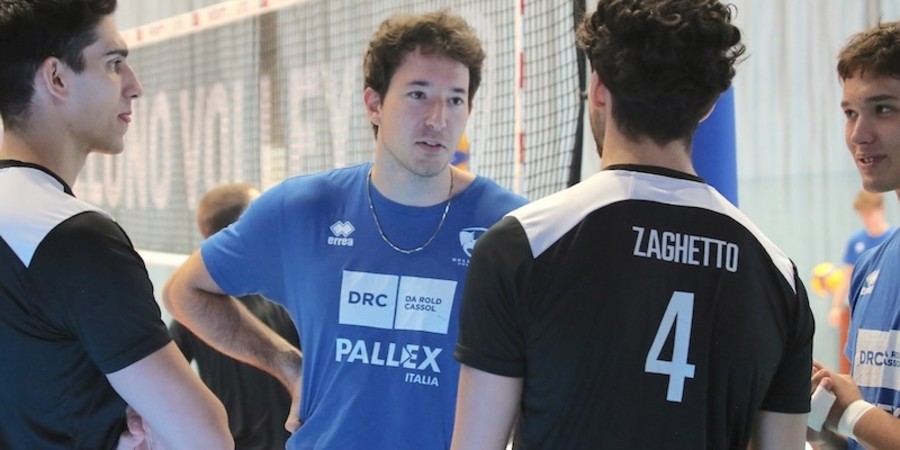 Matteo Mozzato durante la preparazione di Belluno Volley