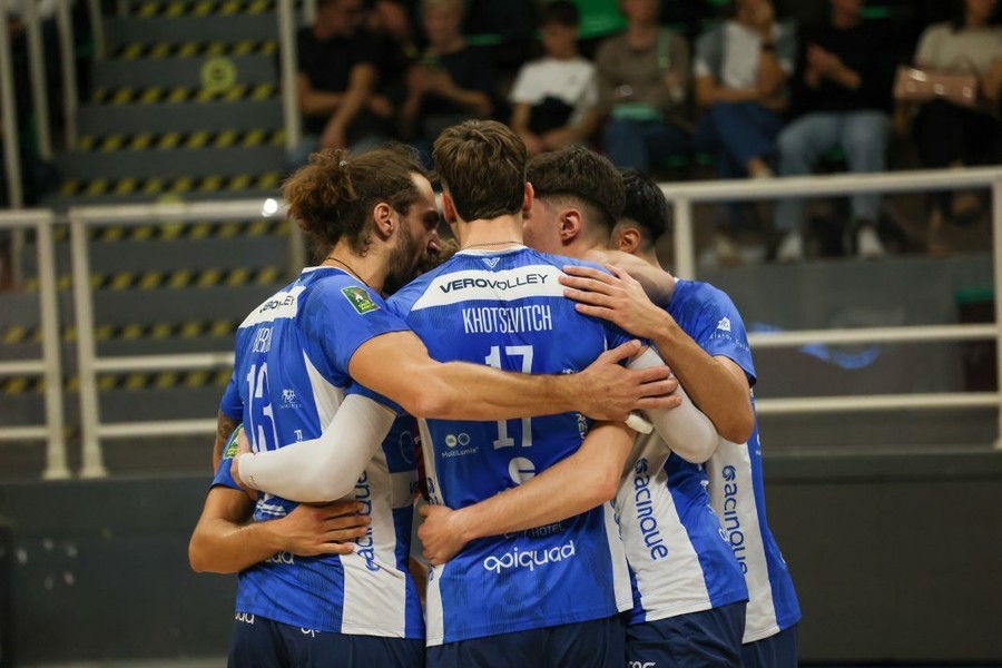 Vero Volley Monza: la sfida con Valsa Group Modena dell’8 novembre inizierà alle 20.30. Vero Volley Monza: la sfida con Valsa Group Modena dell’8 novembre inizierà alle 20.30.