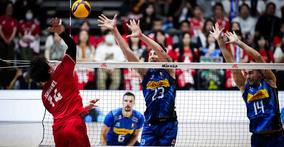 VNL: L'Italia cede al Giappone al tie-break, esordio amaro per gli azzurri in VNL che commettono 24 errori punto VNL: L'Italia cede al Giappone al tie-break, esordio amaro per gli azzurri in VNL che commettono 24 errori punto
