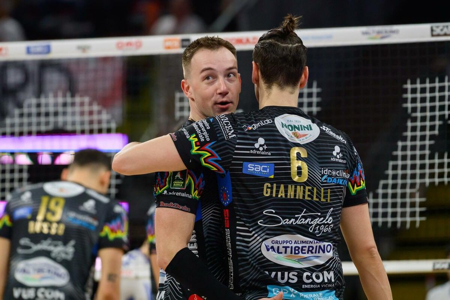 Oleh Plotnytskyi con la maglia della Sir Susa Scai Perugia