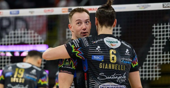 Oleh Plotnytskyi con la maglia della Sir Susa Scai Perugia Oleh Plotnytskyi con la maglia della Sir Susa Scai Perugia