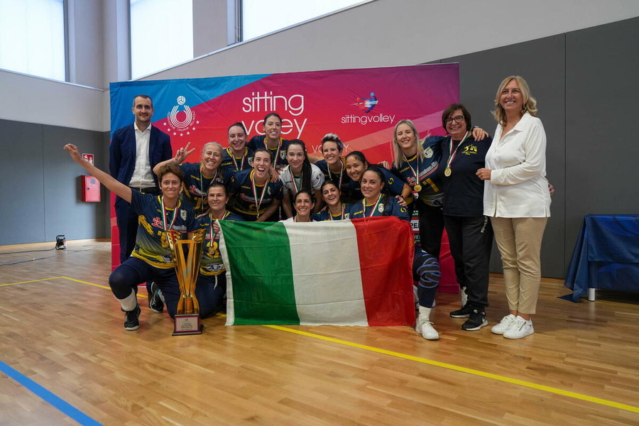 La Dream Volley Pisa festeggia la Supercoppa italiana femminile di sitting volley. Immagine diffusa dalla FIPAV. La Dream Volley Pisa festeggia la Supercoppa italiana femminile di sitting volley. Immagine diffusa dalla FIPAV.