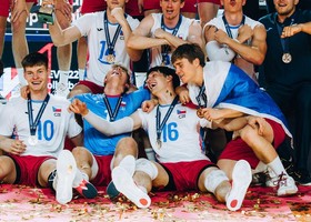La Repubblica Ceca festeggia il titolo europeo Under 22 ad Albufeira (foto CEV)