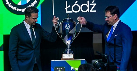 Una coppa a metà? Roko Sikiric e il via libera ai russi, dall'altra parte Sebastian Swiderski, presidente della Federvolley polacca, e il muro contro le squadre russe Una coppa a metà? Roko Sikiric e il via libera ai russi, dall'altra parte Sebastian Swiderski, presidente della Federvolley polacca, e il muro contro le squadre russe