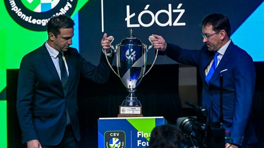 Una coppa a metà? Roko Sikiric e il via libera ai russi, dall'altra parte Sebastian Swiderski, presidente della Federvolley polacca, e il muro contro le squadre russe Una coppa a metà? Roko Sikiric e il via libera ai russi, dall'altra parte Sebastian Swiderski, presidente della Federvolley polacca, e il muro contro le squadre russe