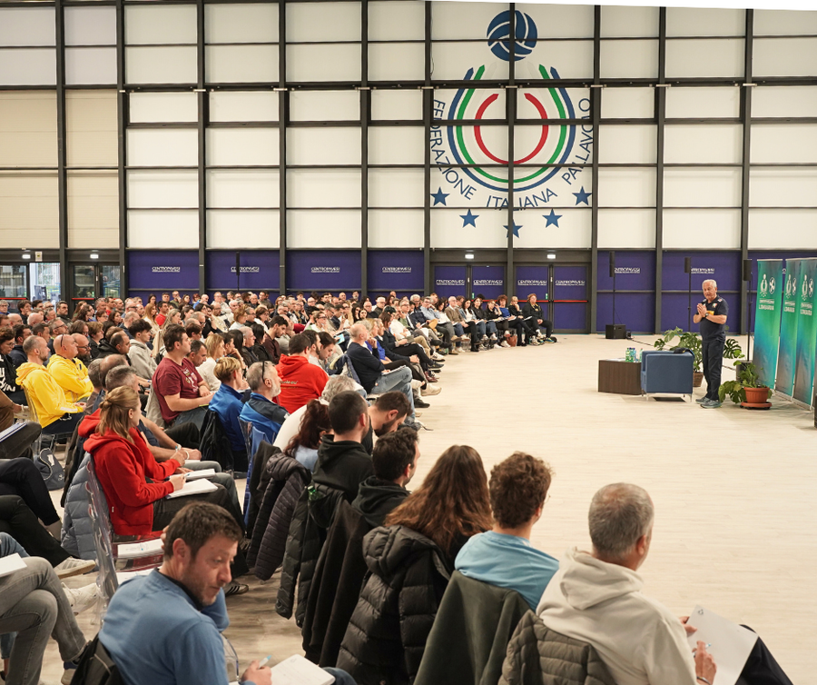 Fipav Lombardia: Grande successo per il coaching con Julio Velasco al Centro Pavesi: 350 i partecipanti