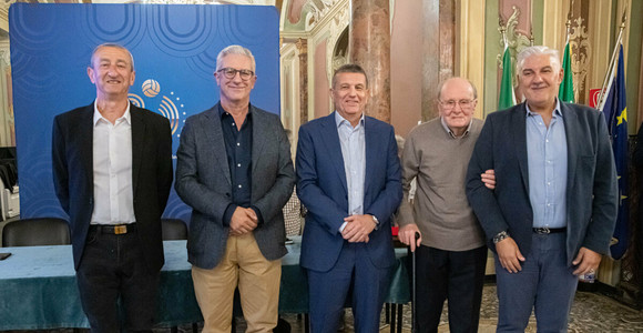 Le celebrazioni a Varese (foto Gianluigi Rossi) Le celebrazioni a Varese (foto Gianluigi Rossi)