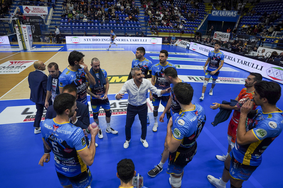 Superlega Credem Banca: Il big match salvezza. Fedrizzi MVP e primo sorriso Yuasa, Grottazzolina piega Cisterna al tie-break Superlega Credem Banca: Il big match salvezza. Fedrizzi MVP e primo sorriso Yuasa, Grottazzolina piega Cisterna al tie-break