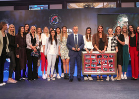 Zoran Terzic con alcune generazioni vincenti della Serbia Zoran Terzic con alcune generazioni vincenti della Serbia