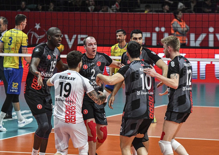 Champions League: Pazzo Ziraat... Perde 0-3 poi domina il Golden set 15-7